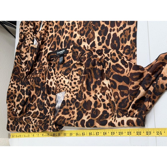 Express Top Womens Large Leopard‎ Portofino Long Sleeve Button Up Preppy Office - Picture 9 of 10